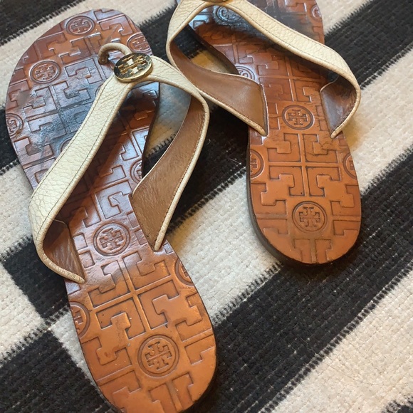 Tory Burch Thora Leather Flip Flop - Picture 4 of 8